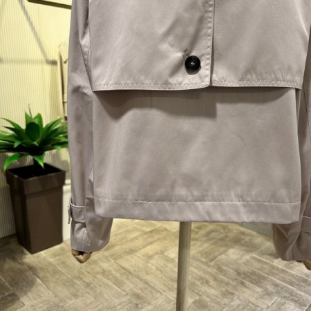 백 단추 숏 트렌치 코트