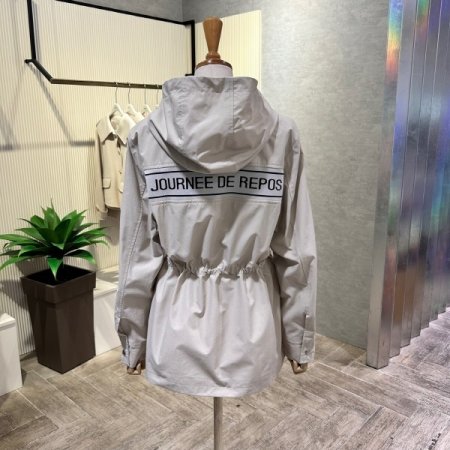 백 레터링 스트링 후드 점퍼