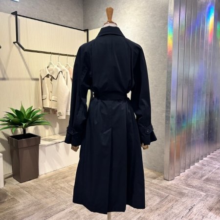 카라 벨티드 트렌치 코트