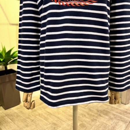 스트라이프 자수 배색 티셔츠