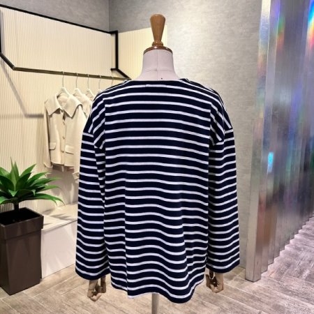 스트라이프 자수 배색 티셔츠