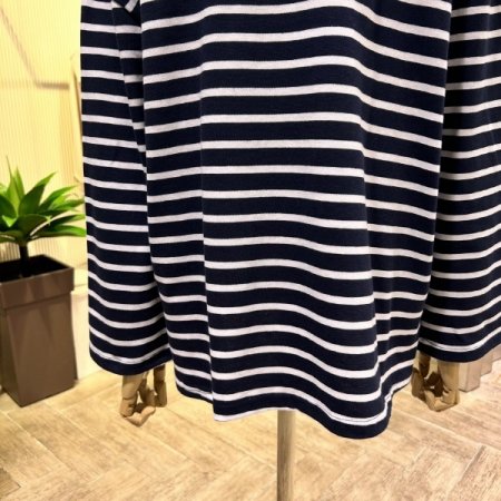 스트라이프 자수 배색 티셔츠