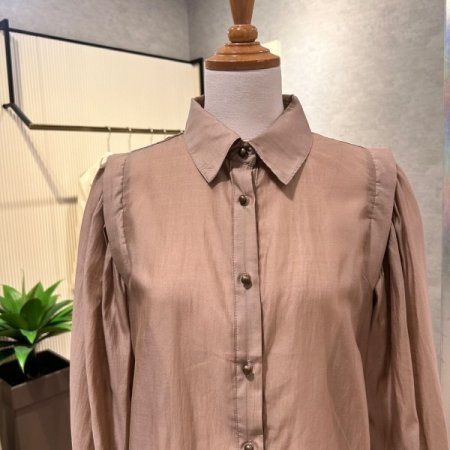 언발 셔링 소매 카라 블라우스