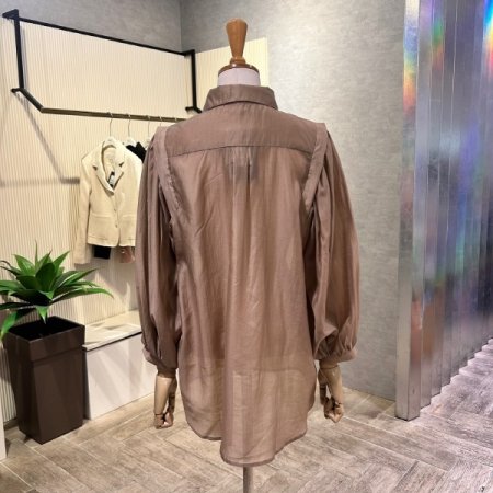 언발 셔링 소매 카라 블라우스