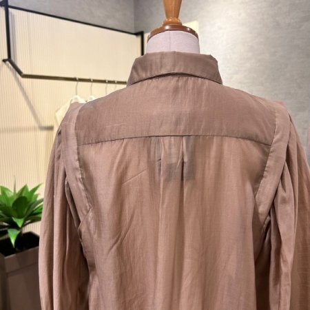 언발 셔링 소매 카라 블라우스