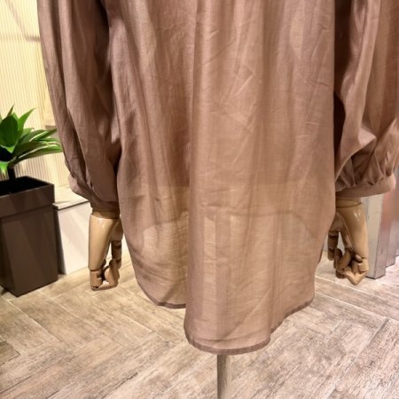 언발 셔링 소매 카라 블라우스