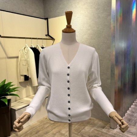 V넥 단추 가디건