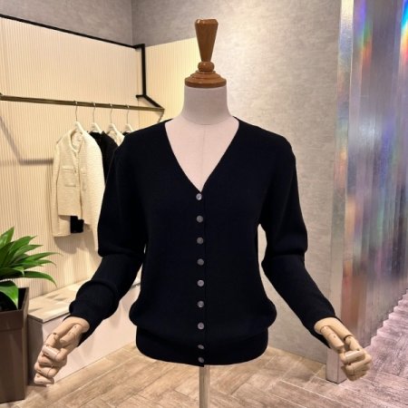 V넥 단추 가디건