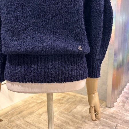 라운드 퍼프 소매 니트