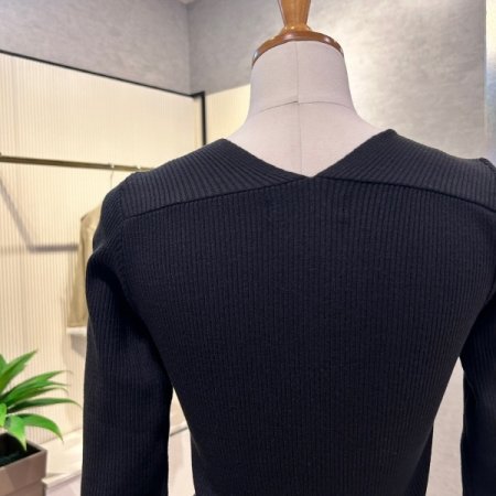 스퀘어넥 골지 니트