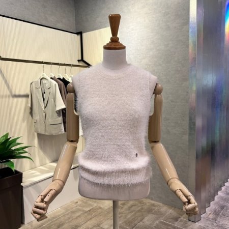 부클 민소매 니트