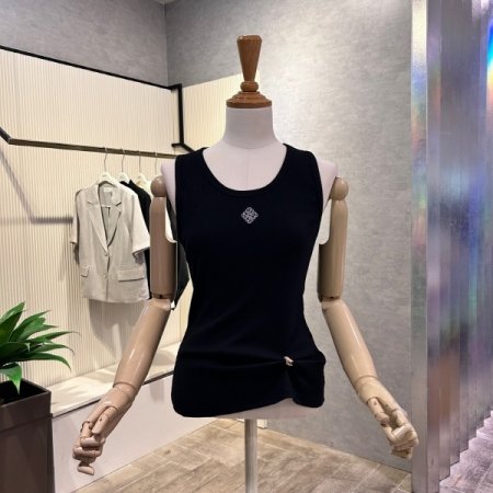 자수 마크 민소매 티셔츠