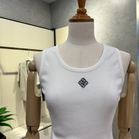 자수 마크 민소매 티셔츠