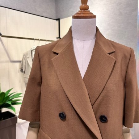 더블 단추 크롭 자켓