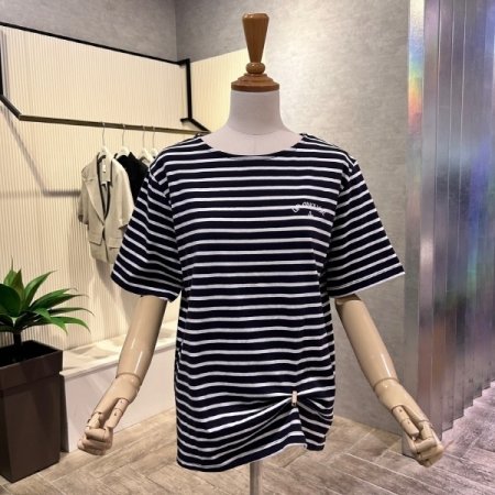 자수 마크 스트라이프 티셔츠