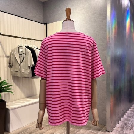 자수 마크 스트라이프 티셔츠