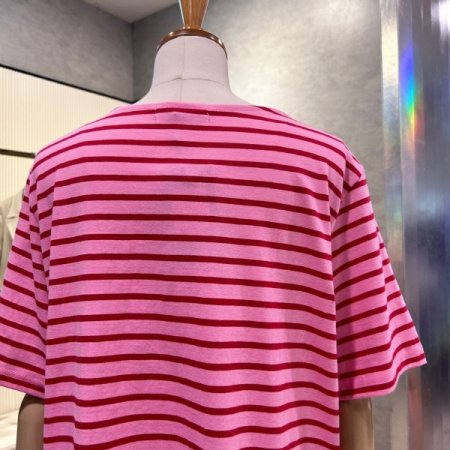 자수 마크 스트라이프 티셔츠