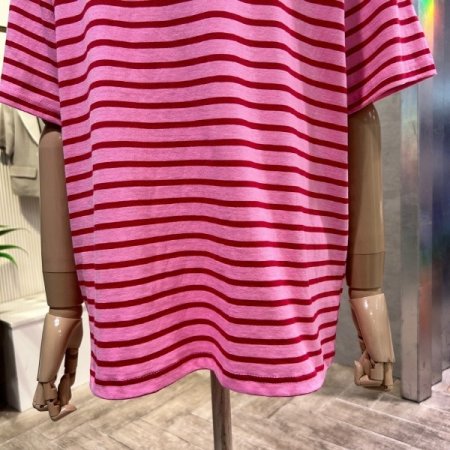 자수 마크 스트라이프 티셔츠