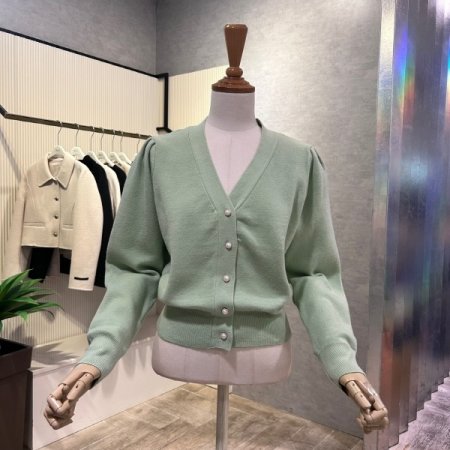 V넥 크롭 진주 단추 가디건