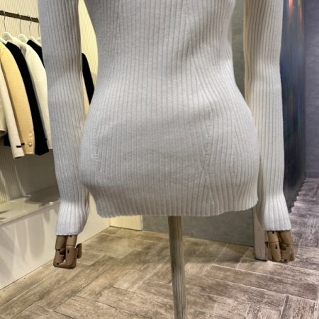 사선 골지 반 폴라 니트