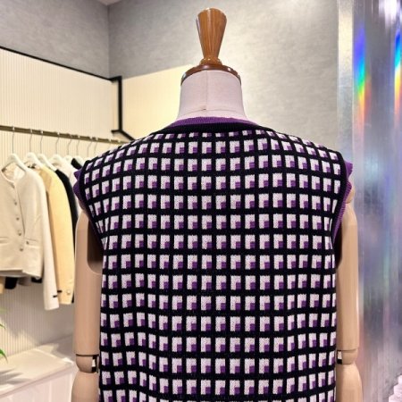 V넥 배색 패턴 민소매 니트