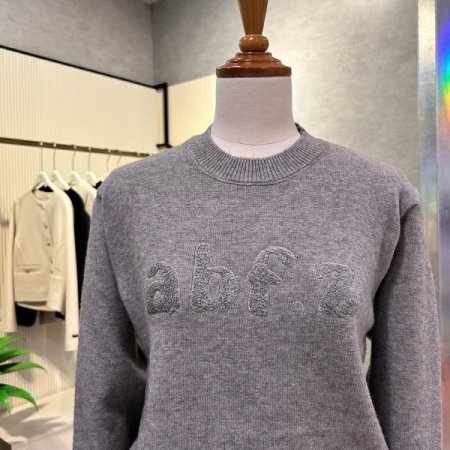 부클 레터링 라운드 니트