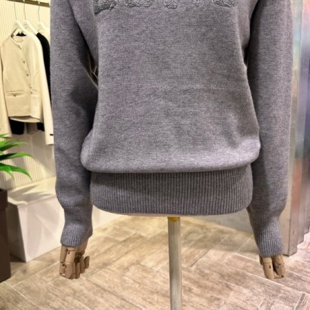 부클 레터링 라운드 니트