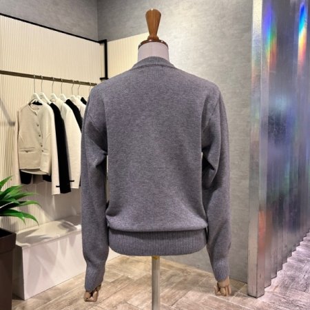 부클 레터링 라운드 니트