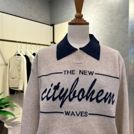 카라 배색 레터링 니트