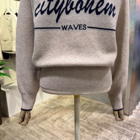 카라 배색 레터링 니트