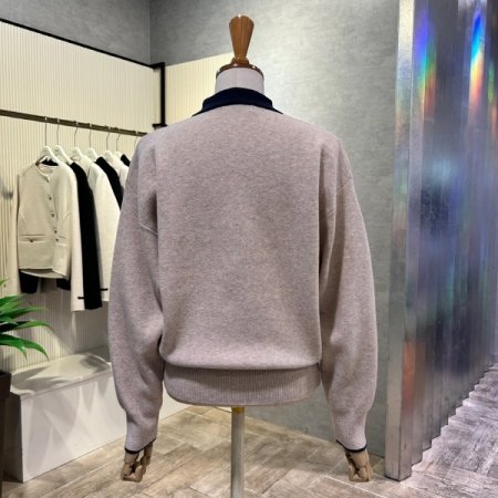 카라 배색 레터링 니트