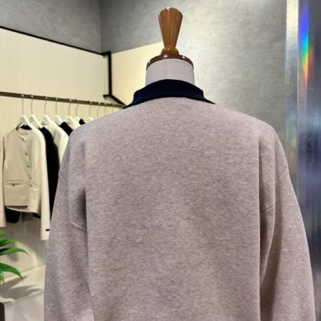 카라 배색 레터링 니트