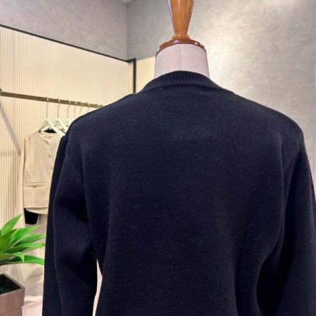 부클 레터링 배색 라운드 니트