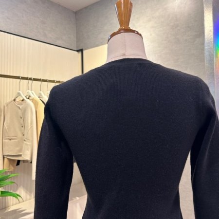 골지 프릴 배색 니트