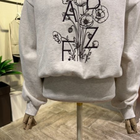 백 지퍼 자수 기모 티셔츠