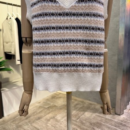 배색 패턴 베스트 니트