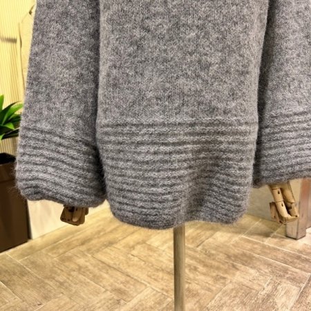 V넥 부클 박시 니트