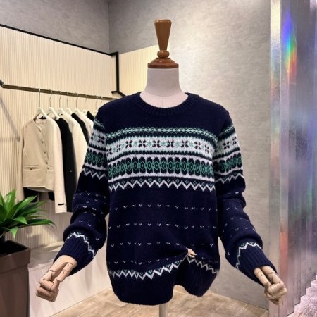 배색 패턴 라운드 니트