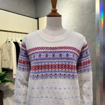 배색 패턴 라운드 니트