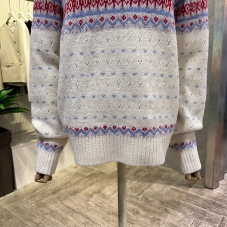 배색 패턴 라운드 니트