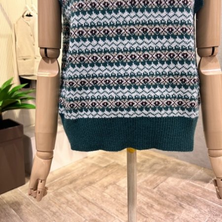 V넥 배색 패턴 베스트 니트