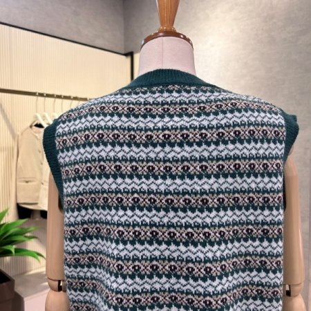 V넥 배색 패턴 베스트 니트