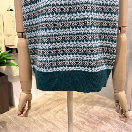 V넥 배색 패턴 베스트 니트