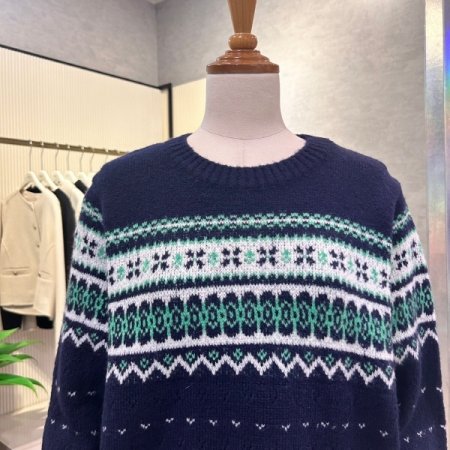 라운드 배색 패턴 니트