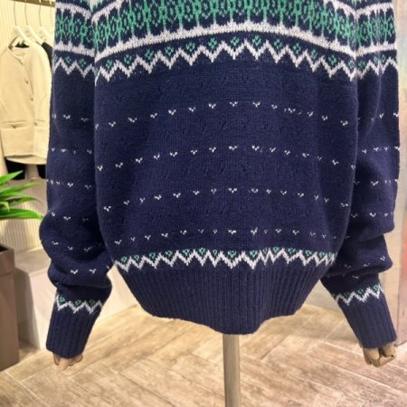 라운드 배색 패턴 니트