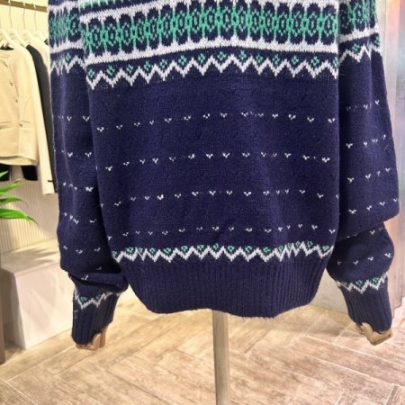 라운드 배색 패턴 니트