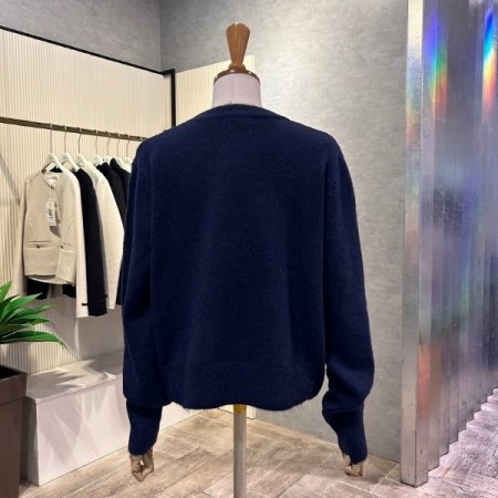 크롭 레터링 니트