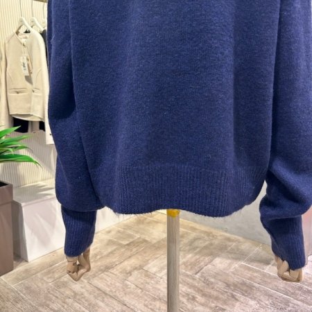 크롭 레터링 니트