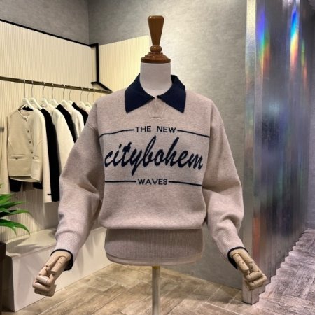 레터링 카라 배색 니트