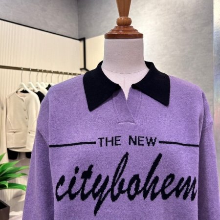 레터링 카라 배색 니트